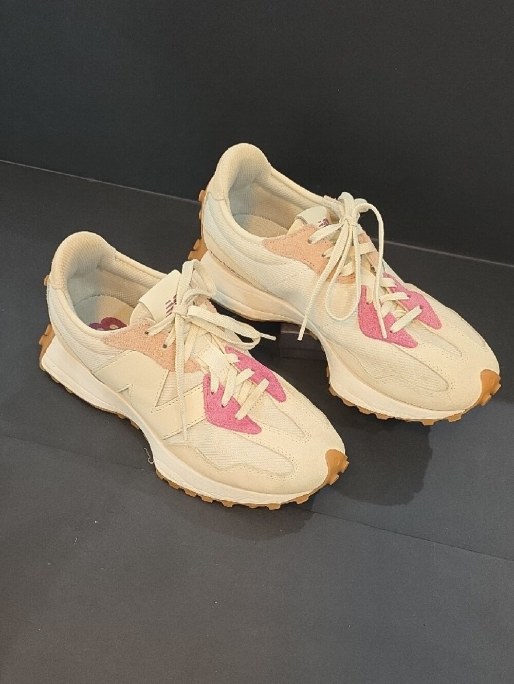 New Balance 327 Women's Cream & Pink Sneakers Size 8.5 - Picture 3 of 9
